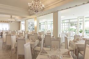 Hotel Athena