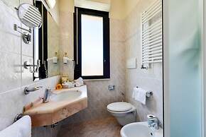 Hotel Athena