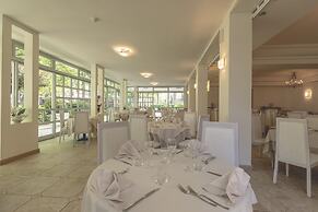 Hotel Athena