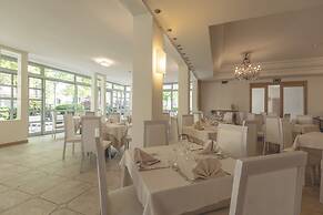 Hotel Athena