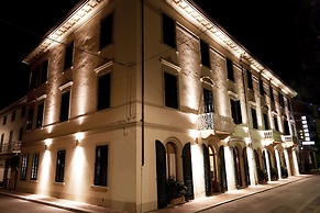 Hotel Savoia E Campana
