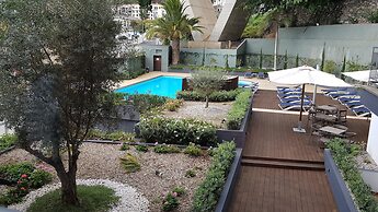 Santa Cruz Village Hotel