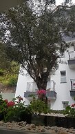 Santa Cruz Village Hotel