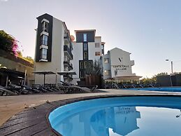 Santa Cruz Village Hotel