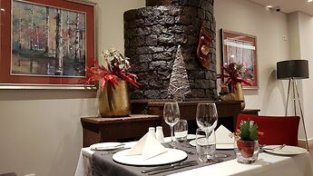 Santa Cruz Village Hotel
