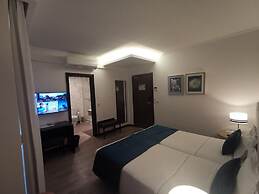 Santa Cruz Village Hotel