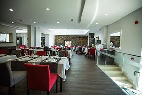 Santa Cruz Village Hotel