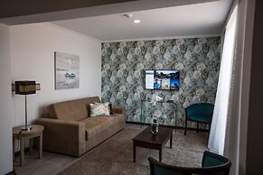 Santa Cruz Village Hotel