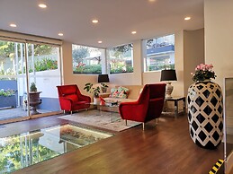 Santa Cruz Village Hotel