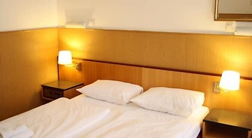 Hotel Cyrus