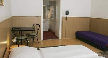 Hotel Cyrus