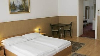 Hotel Cyrus
