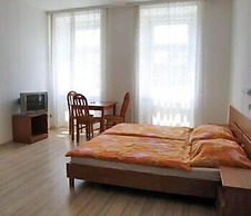 Hotel Cyrus