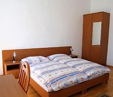 Hotel Cyrus