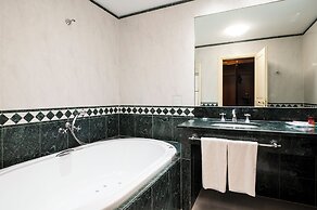 Maxim Hotel