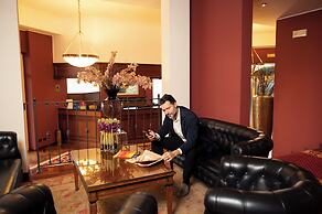 Maxim Hotel