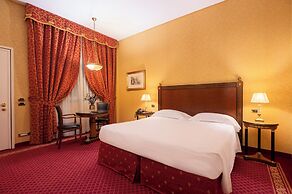 Maxim Hotel