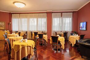 Maxim Hotel