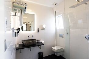 Quentin Canal House Hotel