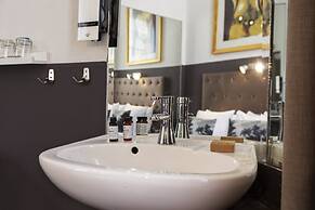 Quentin Canal House Hotel