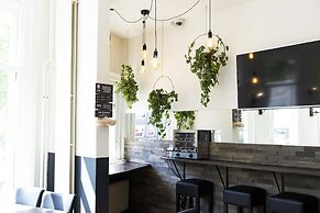 Quentin Canal House Hotel