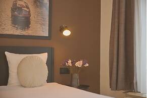Quentin Canal House Hotel