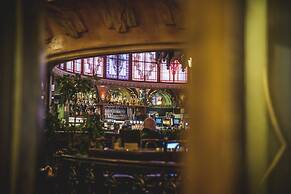 Queen Hotel