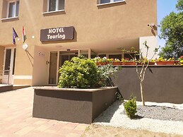 Touring Hotel
