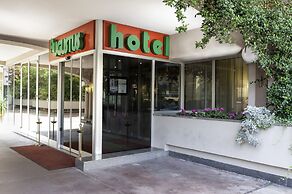 Augustus Hotel