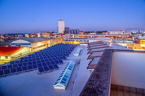 Arcom Palace