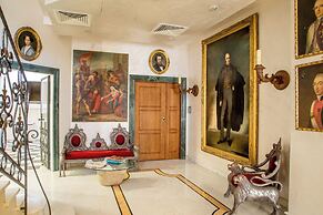 Arcom Palace