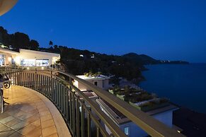 Summit Hotel