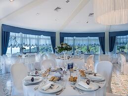 Summit Hotel
