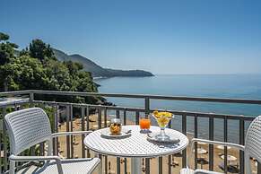Summit Hotel