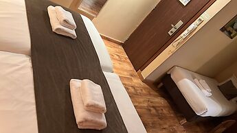 121 Paris Hotel