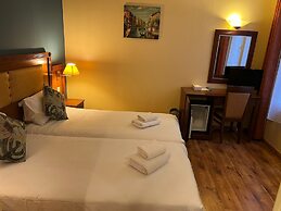 121 Paris Hotel