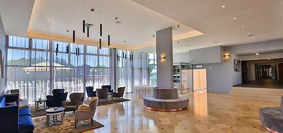 Arena Hotel Holiday