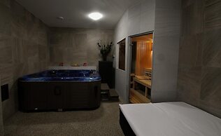 Hotel Adeba