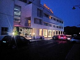 Hotel Demar
