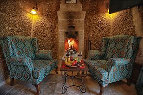 Traveller's Cave Hotel