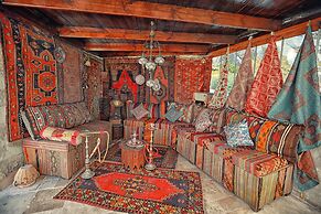 Traveller's Cave Hotel