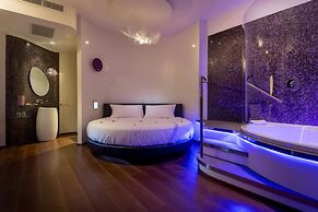 SUITE SISTINA FOR BRAVE LOVERS