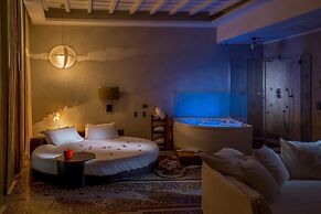 SUITE SISTINA FOR BRAVE LOVERS