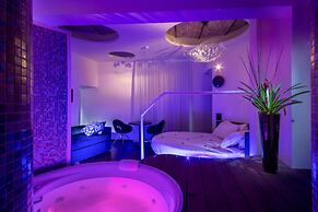 SUITE SISTINA FOR BRAVE LOVERS