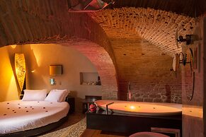 SUITE SISTINA FOR BRAVE LOVERS