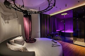 SUITE SISTINA FOR BRAVE LOVERS