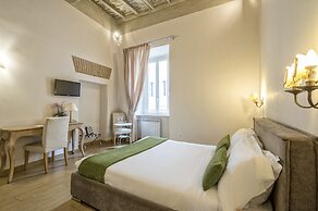 Little Queen Suite