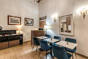 Little Queen Suite