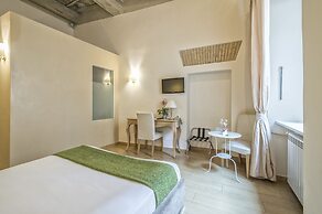 Little Queen Suite