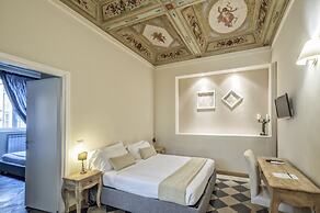 Little Queen Suite